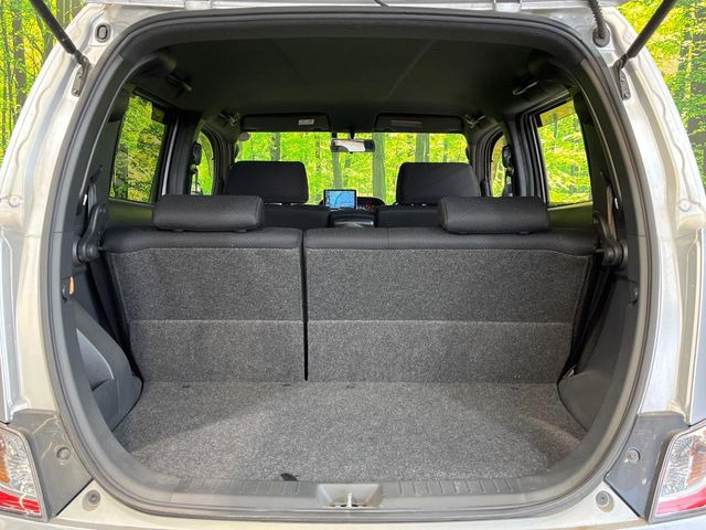 ���i�̂���������ʋ΁A���}���ɏ\���ȉ׎��X�y�[�X���m�ۂ��Ă���܂��B�Z�J���h�V�[�g��|���ƁA�傫�ȉו��̐ύڂ��\�ł���