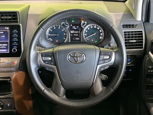 �y�����v�����X�e�A�����O�z�㎿�Ȋv���g�p���邱�ƂŁA��ɂ����������݂ƂĂ��^�]���₷���n���h���ł���