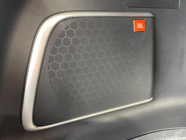 �yJBL�T�E���h�V�X�e���z���[�J�[�I�v�V�����̍��i�ʃT�E���h�V�X�e���𓋍ځB��p�̃`���[�j���O���{���ꂽ�召�l�X�ȃX�s�[�J�[����ǎ��ȃT�E���h���t�ł��A�Տꊴ���ӂ�鉹����Ԃ����o���܂��B