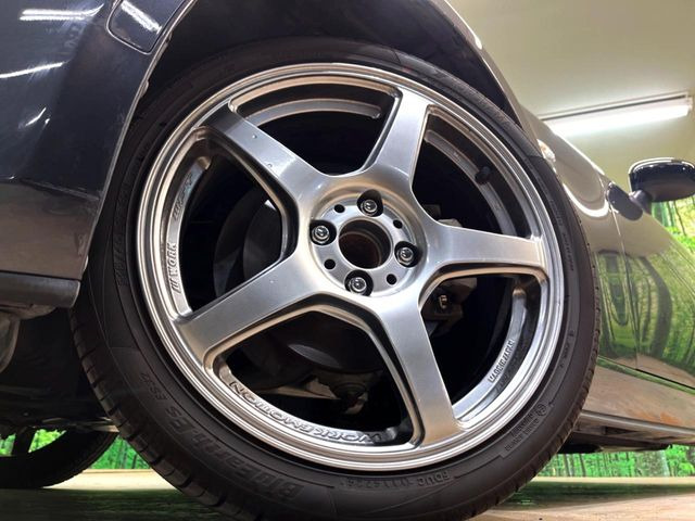 �y�A���~�z�C�[���z�O�ςɃ}�b�`�����A���~�z�C�[���𑕒����Ă���܂��B�e��A���~�z�C�[����A�X�^�b�h���X�^�C�����戵�����Ă���܂��B���񂲑��k����������