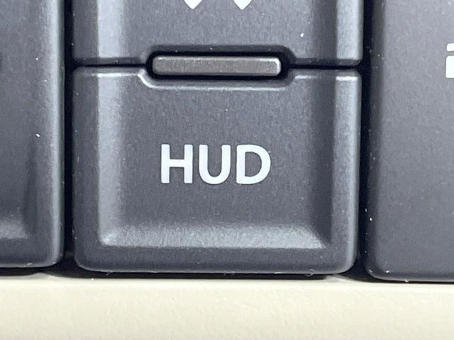 �y�w�b�h�A�b�v�f�B�X�v���C�z���݂̑��x�⑖�s�����f�W�^���\���ŉ^�]�ȑO���̃K���X�ɓ��e!�^�]���A�ڐ������炳���K�v�ȏ����m�F�ł���̂łƂ��Ă��֗��ň��S!