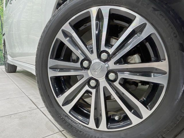 �y����15�C���`�A���~�z�C�[���z�O�ςɃ}�b�`���������A���~�z�C�[���𑕒����Ă���܂��B�e��ЊO�A���~�z�C�[����A�X�^�b�h���X�^�C�����戵�����Ă���܂��B���񂲑��k����������