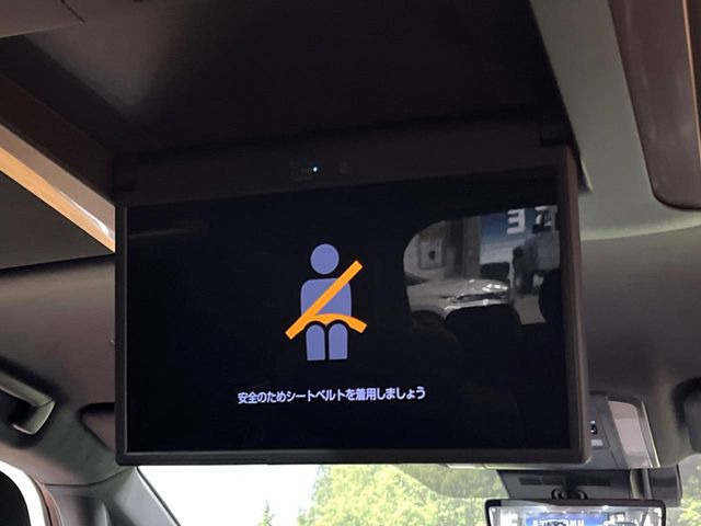 【フリップダウンモニター】大画面モニターで後席でもエンタメをお楽しみいただけます。小さなお子様にも大人気の装備です♪