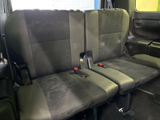 3列目シートはもちろん状態良好☆大人でもゆったりと座って頂けますので、大人数でのお出かけもラクラクです♪ご家族で、気の知れた仲間で、ドライブに行くのが楽しみですね♪
