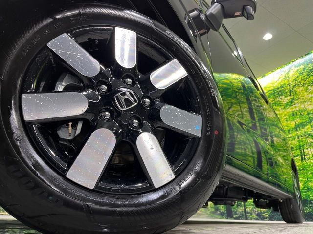 �y����15�C���`�A���~�z�C�[���z�O�ςɃ}�b�`���������A���~�z�C�[���𑕒����Ă���܂��B�e��ЊO�A���~�z�C�[����A�X�^�b�h���X�^�C�����戵�����Ă���܂��B���񂲑��k����������