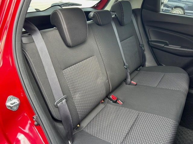 �R���p�N�g�J�[�ł����A�Z�J���h�V�[�g�͏\���ȍL����������K�ɂ���肢�������܂���V�[�g��|���đ傫�ȉו���ς񂾂�ƁA�p�r�̕����L��1��ł��B