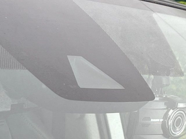 【トヨタセーフティセンス】走行中に前方の車両等を認識し、衝突しそうな時は警報とブレーキで衝突回避と被害軽減をアシスト。より安全にドライブをお楽しみいただけます。