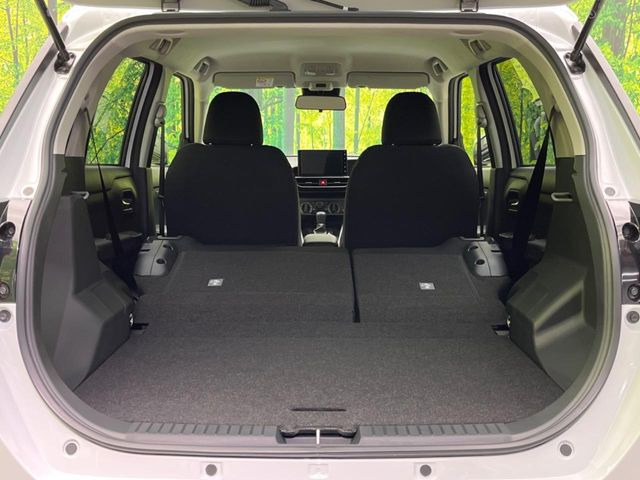 ���i�̂���������ʋ΁A���}���ɏ\���ȉ׎��X�y�[�X���m�ۂ��Ă���܂��B�Z�J���h�V�[�g��|���ƁA�傫�ȉו��̐ύڂ��\�ł���