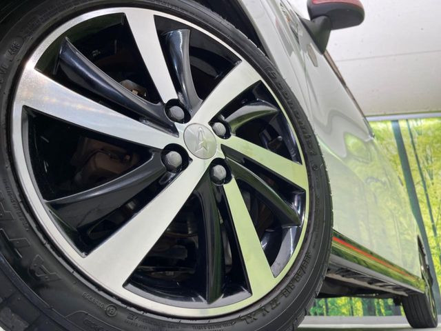 �y����15�C���`�A���~�z�C�[���z�O�ςɃ}�b�`���������A���~�z�C�[���𑕒����Ă���܂��B�e��ЊO�A���~�z�C�[����A�X�^�b�h���X�^�C�����戵�����Ă���܂��B���񂲑��k����������