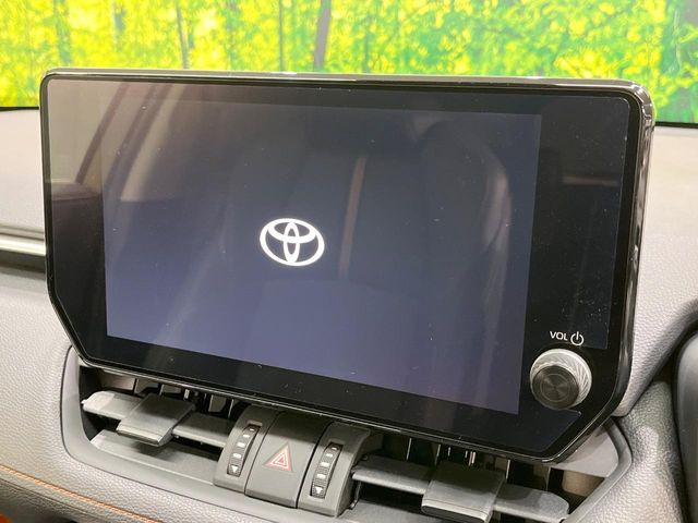 【純正10型ディスプレイオーディオ】視認性が高いディスプレイ付きオーディオを装備♪操作性も良好で直感的なソース選択が可能です。