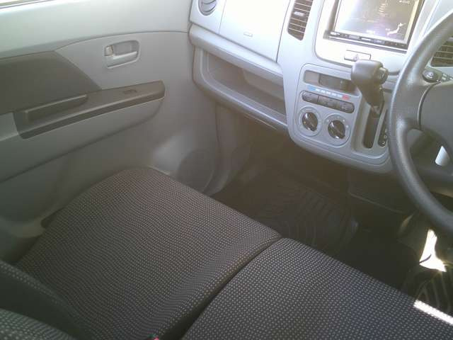 �������͐��Ǝ҂ɂ�郋�[���N���[�j���O�{�H���V�[�g�E�V��E�_�b�V���{�[�h���̃V�~�≘����Y��ɐ��|���Ă���܂�!�����ŋC����������