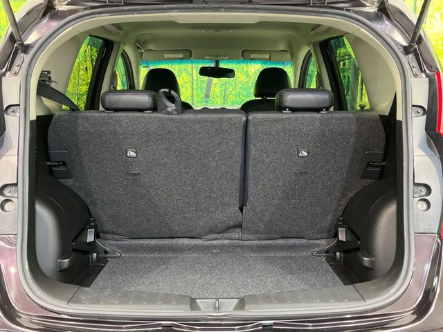 ���i�̂���������ʋ΁A���}���ɏ\���ȉ׎��X�y�[�X���m�ۂ��Ă���܂��B�Z�J���h�V�[�g��|���ƁA�傫�ȉו��̐ύڂ��\�ł���