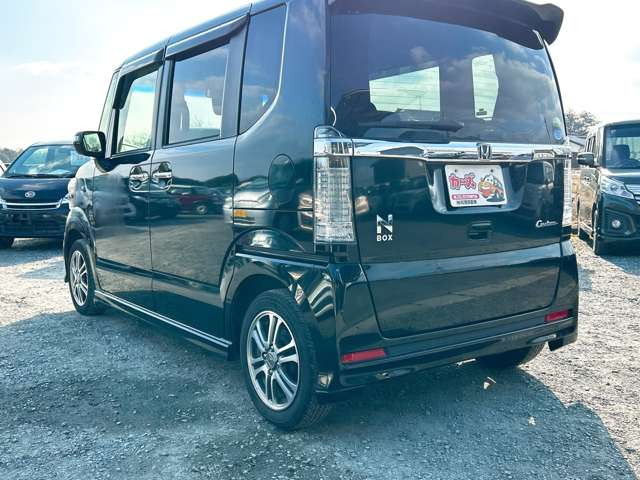 ���X�ł͌y�����Ԃ��畁�ʎԂ܂ŕ��L���I�[�����[�J�[�̎Ԏ�E�F�E�O���[�h��L�x�ɑ����Ă���܂��B