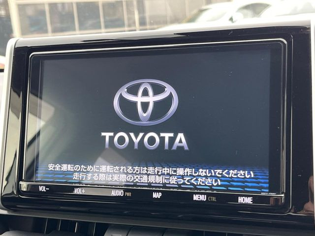 【純正9型ナビ】人気の純正ナビを装備。オーディオ機能も充実しており、Bluetooth接続すればお持ちのスマホやMP3プレイヤーの音楽を再生可能!毎日の運転がさらに楽しくなります!!