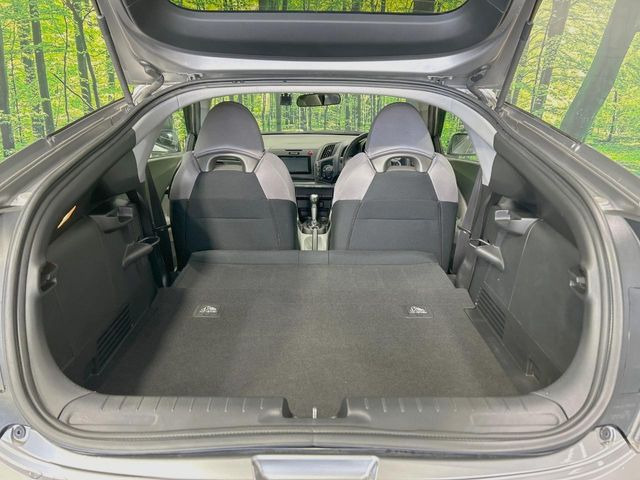 ���i�̂���������ʋ΁A���}���ɏ\���ȉ׎��X�y�[�X���m�ۂ��Ă���܂��B�Z�J���h�V�[�g��|���ƁA�傫�ȉו��̐ύڂ��\�ł���