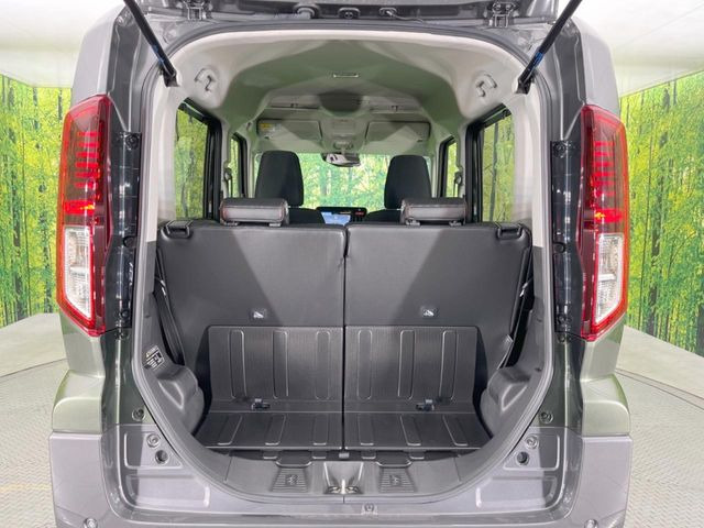 ���i�̂���������ʋ΁A���}���ɏ\���ȉ׎��X�y�[�X���m�ۂ��Ă���܂��B�Z�J���h�V�[�g��|���ƁA�傫�ȉו��̐ύڂ��\�ł���