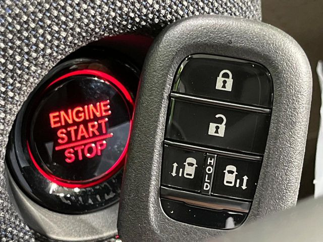 �yHonda�X�}�[�g�L�[�z�J�o����|�P�b�g�ɓ��ꂽ�܂܂ł��h�A�̎{���E�������\�ȃX�}�[�g�L�[�𑕔��B�G���W���̃I���E�I�t�����J�M�����o���K�v����������Ƃ��Ă��֗��ł���