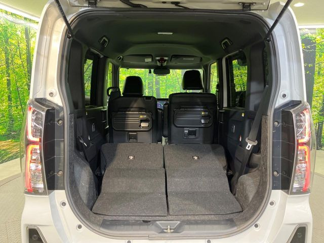 ���i�̂���������ʋ΁A���}���ɏ\���ȉ׎��X�y�[�X���m�ۂ��Ă���܂��B�Z�J���h�V�[�g��|���ƁA�傫�ȉו��̐ύڂ��\�ł���