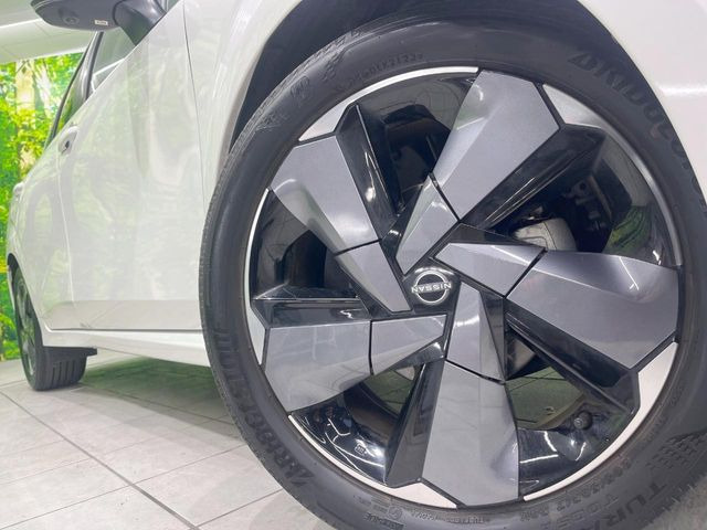 �y����17�C���`�A���~�z�C�[���z�O�ςɃ}�b�`���������A���~�z�C�[���𑕒����Ă���܂��B�e��ЊO�A���~�z�C�[����A�X�^�b�h���X�^�C�����戵�����Ă���܂��B���񂲑��k����������