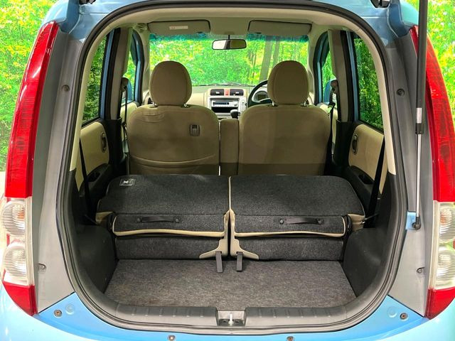 ���i�̂���������ʋ΁A���}���ɏ\���ȉ׎��X�y�[�X���m�ۂ��Ă���܂��B�Z�J���h�V�[�g��|���ƁA�傫�ȉו��̐ύڂ��\�ł���