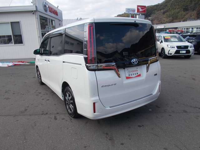 エスクァイアハイブリッド1.8 Gi プレミアムパッケージ ブラックテイラード