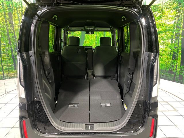 ���i�̂���������ʋ΁A���}���ɏ\���ȉ׎��X�y�[�X���m�ۂ��Ă���܂��B�Z�J���h�V�[�g��|���ƁA�傫�ȉו��̐ύڂ��\�ł���