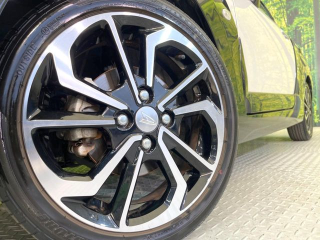 �y����16�C���`�A���~�z�C�[���z�O�ςɃ}�b�`���������A���~�z�C�[���𑕒����Ă���܂��B�e��ЊO�A���~�z�C�[����A�X�^�b�h���X�^�C�����戵�����Ă���܂��B���񂲑��k����������