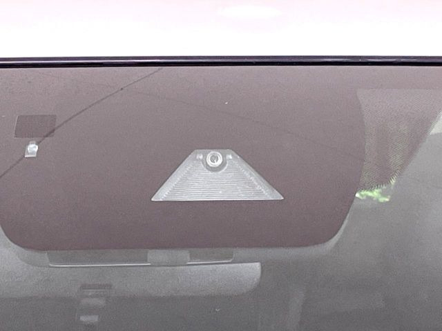 �y�X�}�[�g�u���[�L�T�|�[�g�z���s���ɑO���̎ԗ�����F�����A�Փ˂������Ȏ��͌x��ƃu���[�L�ŏՓˉ���Ɣ�Q�y�����A�V�X�g�B�����S�Ƀh���C�u�����y���݂��������܂��B