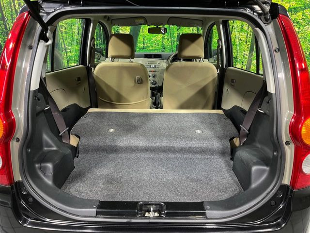 ���i�̂���������ʋ΁A���}���ɏ\���ȉ׎��X�y�[�X���m�ۂ��Ă���܂��B�Z�J���h�V�[�g��|���ƁA�傫�ȉו��̐ύڂ��\�ł���