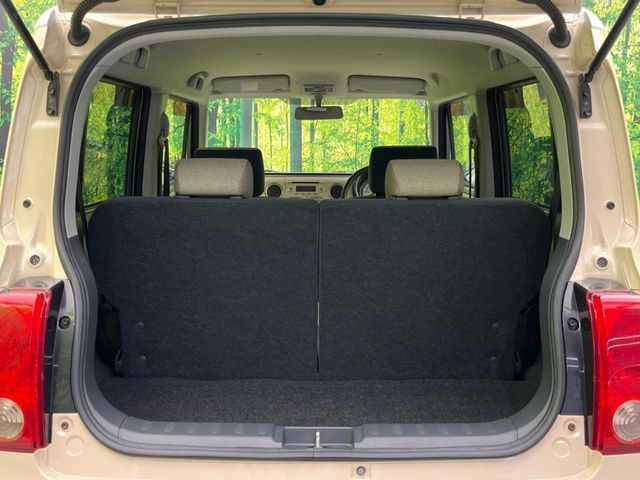 ���i�̂���������ʋ΁A���}���ɏ\���ȉ׎��X�y�[�X���m�ۂ��Ă���܂��B�Z�J���h�V�[�g��|���ƁA�傫�ȉו��̐ύڂ��\�ł���