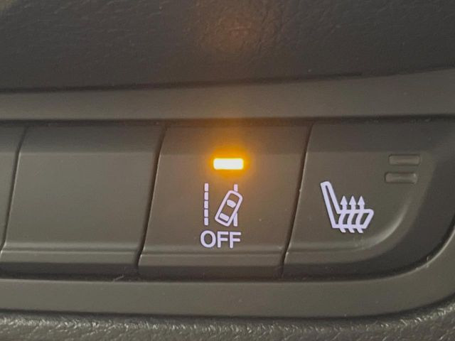 �����[���L�[�s���O�A�V�X�g:���s�Ԑ��̈�E�������Ă����@�\�B���s���ɁA�N���}���Ԑ�����O��Ă��邱�Ƃ��J���������m����ƁA�X�e�A�����O����U�������ăh���C�o�[�Ɍx�����܂��B