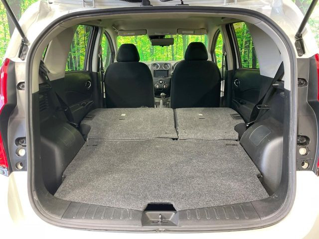 ���i�̂���������ʋ΁A���}���ɏ\���ȉ׎��X�y�[�X���m�ۂ��Ă���܂��B�Z�J���h�V�[�g��|���ƁA�傫�ȉו��̐ύڂ��\�ł���