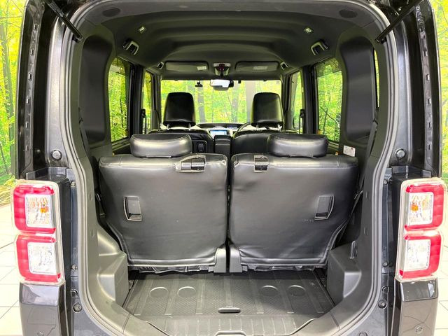 ���i�̂���������ʋ΁A���}���ɏ\���ȉ׎��X�y�[�X���m�ۂ��Ă���܂��B�Z�J���h�V�[�g��|���ƁA�傫�ȉו��̐ύڂ��\�ł���