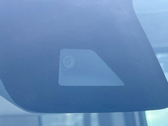 �y�G�}�[�W�F���V�[�u���[�L�z���s���ɑO���̎ԗ�����F�����A�Փ˂������Ȏ��͌x��ƃu���[�L�ŏՓˉ���Ɣ�Q�y�����A�V�X�g�B�����S�Ƀh���C�u�����y���݂��������܂��B