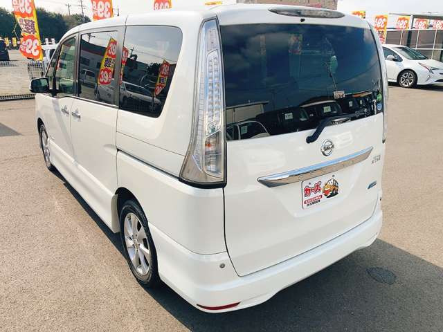 ���X�ł͌y�����Ԃ��畁�ʎԂ܂ŕ��L���I�[�����[�J�[�̎Ԏ�E�F�E�O���[�h��L�x�ɑ����Ă���܂��B