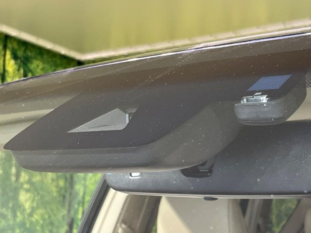 【トヨタセーフティセンス】走行中に前方の車両等を認識し、衝突しそうな時は警報とブレーキで衝突回避と被害軽減をアシスト。より安全にドライブをお楽しみいただけます。