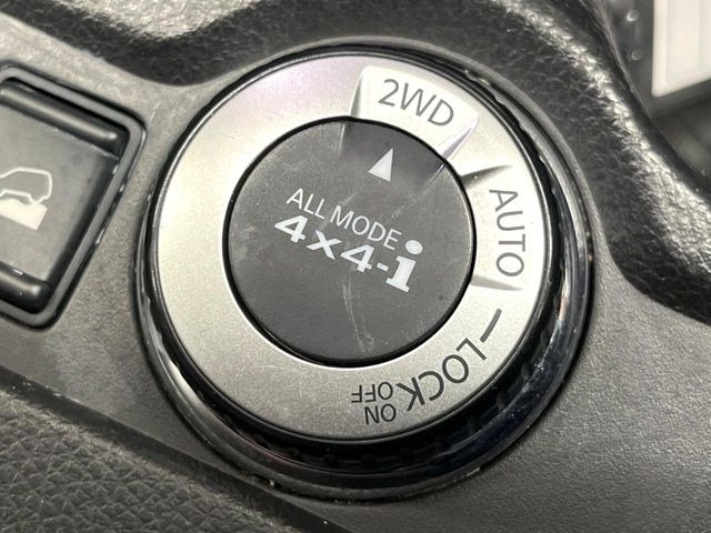 �y�I�[�����[�h4&times;4�z2WD/4WD���[�h����y�ɐ؂�ւ��\�B�R��d����2WD�A�X�^�b�N���ɖ𗧂�LOCK�AAUTO���[�h�ł�4WD�̔z���������Œ������A�H�ʏ󋵂��킸���肵��������T�|�[�g�B