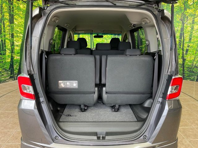 ���i�̂���������ʋ΁A���}���ɏ\���ȉ׎��X�y�[�X���m�ۂ��Ă���܂��B�Z�J���h�V�[�g��|���ƁA�傫�ȉו��̐ύڂ��\�ł���