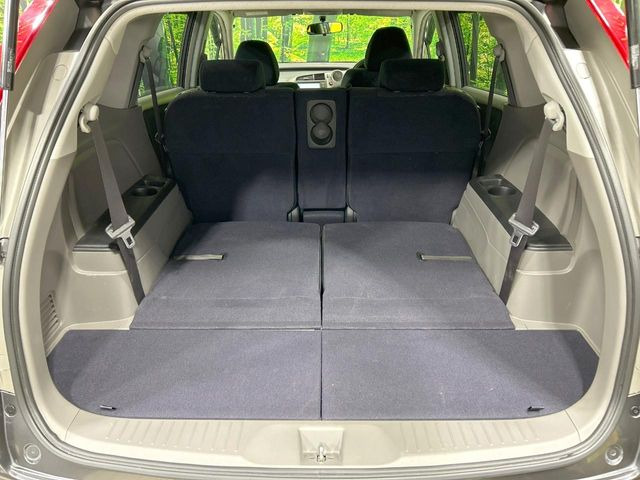 ���i�̂���������ʋ΁A���}���ɏ\���ȉ׎��X�y�[�X���m�ۂ��Ă���܂��B�Z�J���h�V�[�g��|���ƁA�傫�ȉו��̐ύڂ��\�ł���