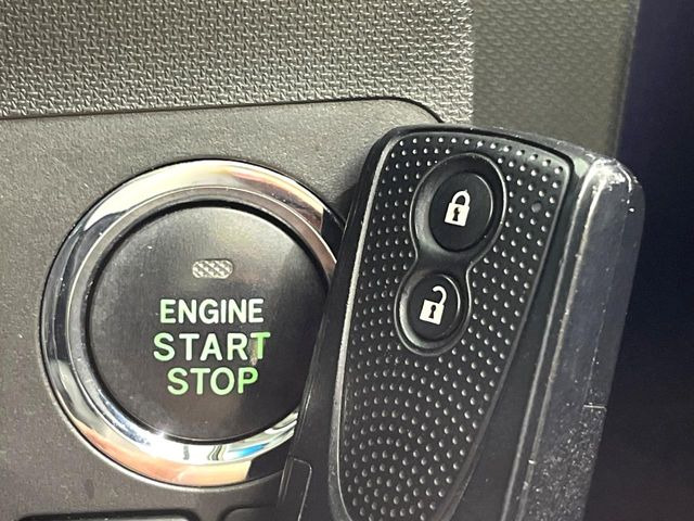 �y�L�[�t���[�V�X�e���z�J�o����|�P�b�g�ɓ��ꂽ�܂܂ł��h�A�̎{���E�������\�ȃX�}�[�g�L�[�𑕔��B�G���W���̃I���E�I�t�����J�M�����o���K�v����������Ƃ��Ă��֗��ł���