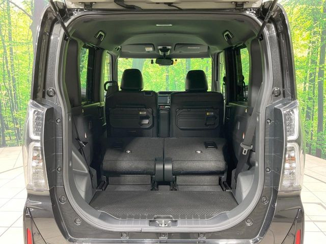 ���i�̂���������ʋ΁A���}���ɏ\���ȉ׎��X�y�[�X���m�ۂ��Ă���܂��B�Z�J���h�V�[�g��|���ƁA�傫�ȉו��̐ύڂ��\�ł���