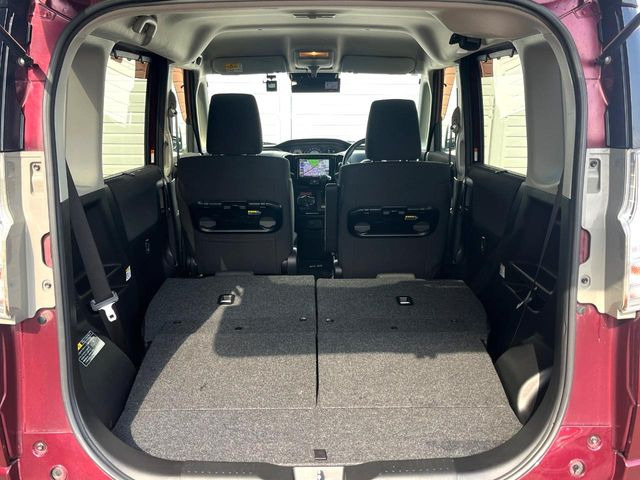 ���i�̂���������ʋ΁A���}���ɏ\���ȉ׎��X�y�[�X���m�ۂ��Ă���܂��B�Z�J���h�V�[�g��|���ƁA�傫�ȉו��̐ύڂ��\�ł���