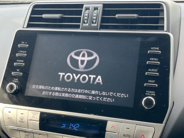 【ナビ機能付き9型ディスプレイオーディオ】ナビ機能搭載の他、お持ちのスマートフォンと連携して、ナビやbluetoothでの音楽再生が可能です♪デザインはもちろん操作性も良好!