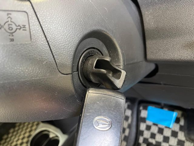 �y�L�[�t���[�V�X�e���z�J�o����|�P�b�g�ɓ��ꂽ�܂܂ł��h�A�̎{���E�������\�ȃX�}�[�g�L�[�𑕔��B�G���W���̃I���E�I�t�����J�M�����o���K�v����������Ƃ��Ă��֗��ł���