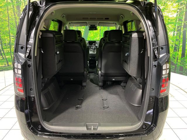 ���i�̂���������ʋ΁A���}���ɏ\���ȉ׎��X�y�[�X���m�ۂ��Ă���܂��B�Z�J���h�V�[�g��|���ƁA�傫�ȉו��̐ύڂ��\�ł���