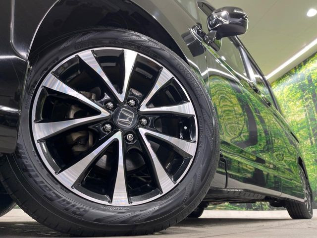 �y����17�C���`�A���~�z�C�[���z�O�ςɃ}�b�`���������A���~�z�C�[���𑕒����Ă���܂��B�e��ЊO�A���~�z�C�[����A�X�^�b�h���X�^�C�����戵�����Ă���܂��B���񂲑��k����������