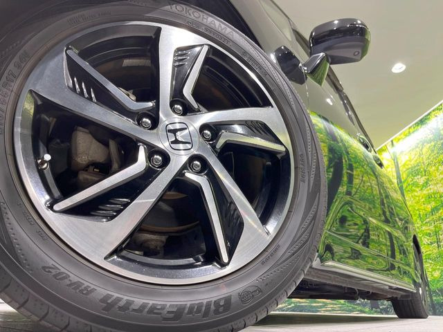 �y����17�C���`�A���~�z�C�[���z�O�ςɃ}�b�`���������A���~�z�C�[���𑕒����Ă���܂��B�e��ЊO�A���~�z�C�[����A�X�^�b�h���X�^�C�����戵�����Ă���܂��B���񂲑��k����������