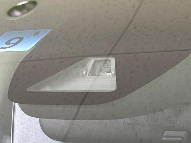 �y�z���_�Z���V���O�z���s���ɑO���̎ԗ�����F�����A�Փ˂������Ȏ��͌x��ƃu���[�L�ŏՓˉ���Ɣ�Q�y�����A�V�X�g�B�����S�Ƀh���C�u�����y���݂��������܂��B