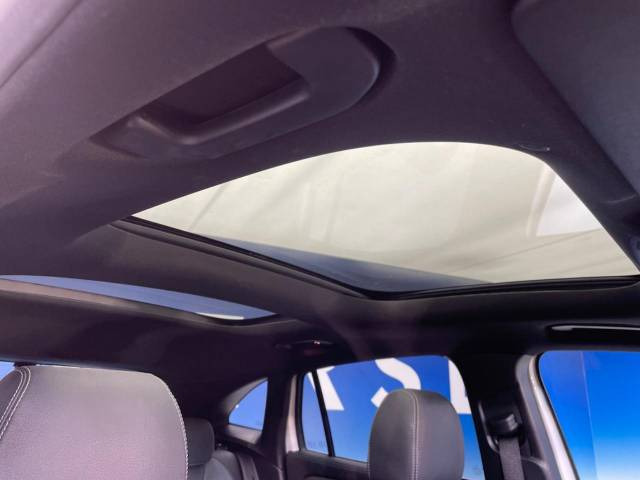 ���p�m���~�b�N�X���C�f�B���O���[�t::�唗�͂̃p�m���}���[�t�́A�㕔���Ȃɂ܂ő����Ă���A�J���I�ȋ�Ԃ����y���݂��������܂��B