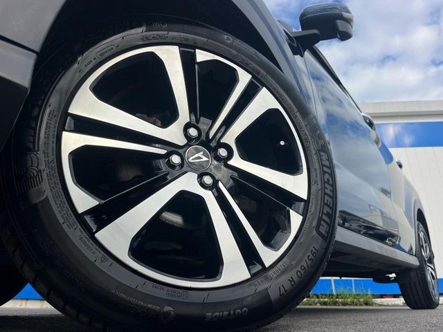 �y����17�C���`�A���~�z�C�[���z�O�ςɃ}�b�`���������A���~�z�C�[���𑕒����Ă���܂��B�e��ЊO�A���~�z�C�[����A�X�^�b�h���X�^�C�����戵�����Ă���܂��B���񂲑��k����������